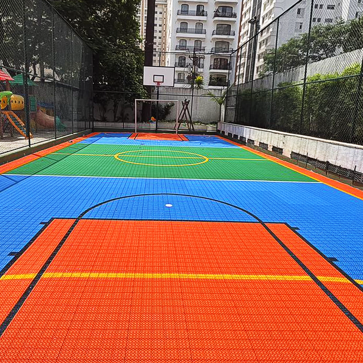 Quadra poliesportiva com piso modular outdoor em condomínio na Vila Prudente, São Paulo